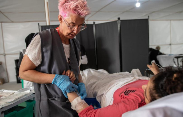 Becky Platt provides pain relief to child in Gaza
