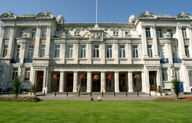 Queen's building
