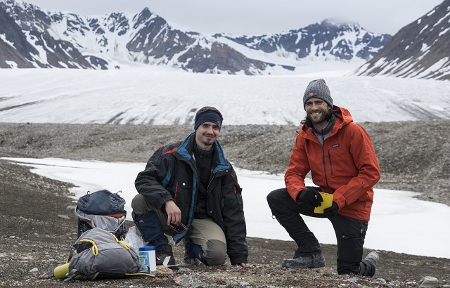 The study’s authors – researchers Juan Carlos Trejos-Espeleta and Dr. James Bradley, at the study site: the forefield of Midtre Lovénbreen glacier, Svalbard. Credit by: James A. Bradley