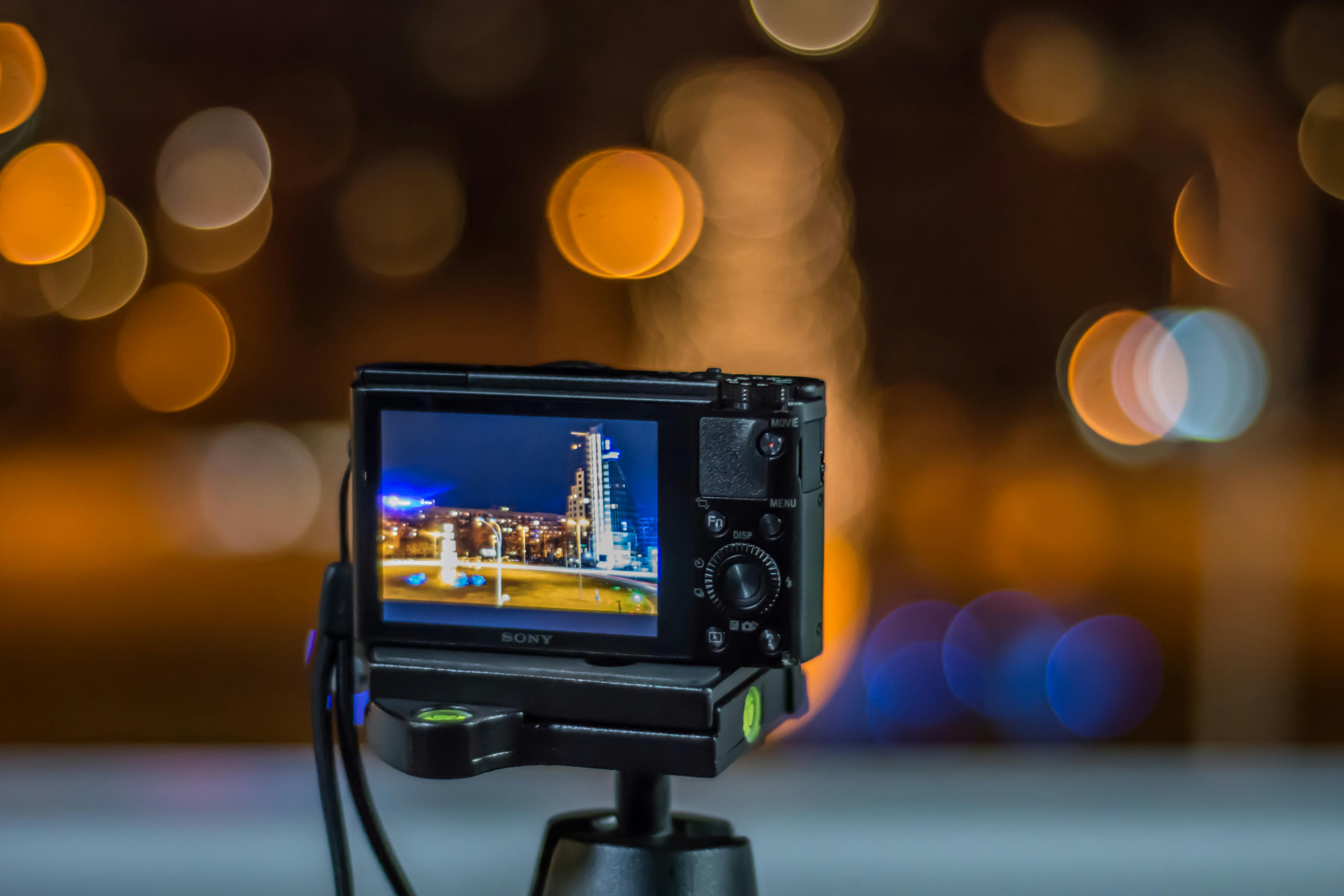 A picture of a digital camera on a tripod
